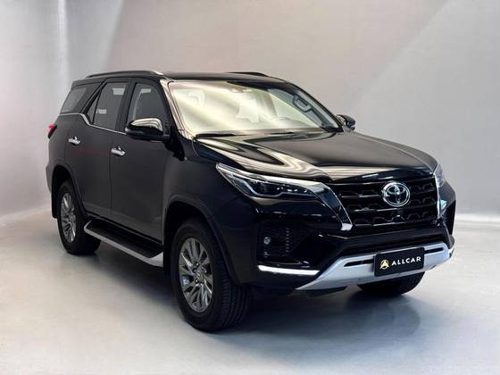 TOYOTA HILUX SW4 2.8 D-4D TURBO DIESEL SRX 7L 4X4 AUTOMÁTICO